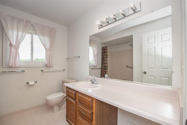 2377 Duke Drive, Troy, MI 48085