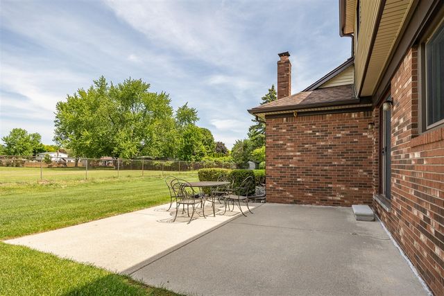 2377 Duke Drive, Troy, MI 48085