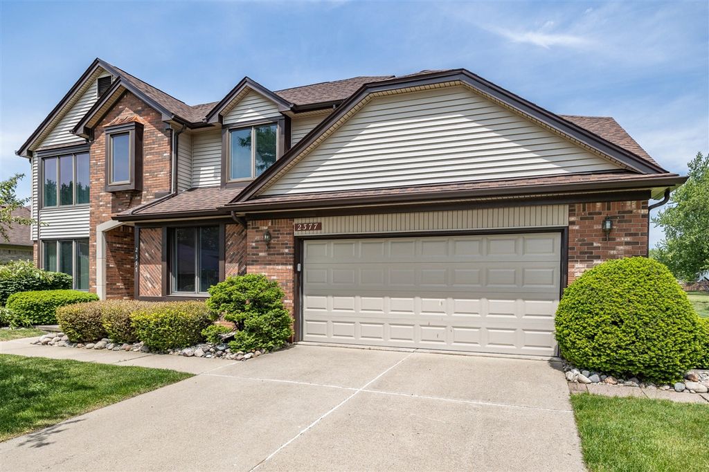 2377 Duke Drive, Troy, MI 48085
