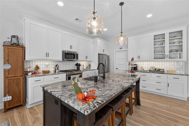 1169 SW Whitby Drive, Lee's Summit, MO 64082