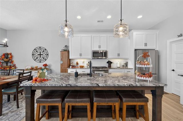 1169 SW Whitby Drive, Lee's Summit, MO 64082