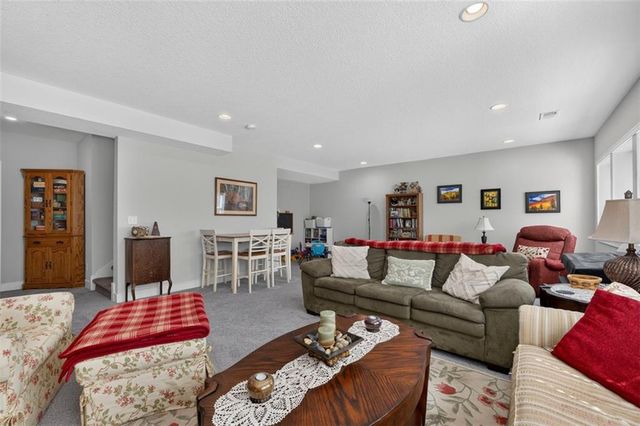 1169 SW Whitby Drive, Lee's Summit, MO 64082