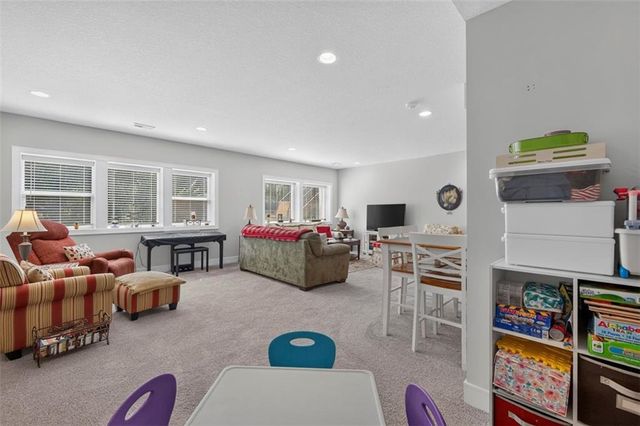 1169 SW Whitby Drive, Lee's Summit, MO 64082