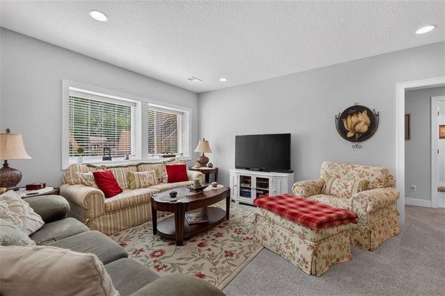1169 SW Whitby Drive, Lee's Summit, MO 64082