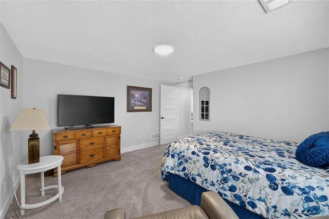 1169 SW Whitby Drive, Lee's Summit, MO 64082