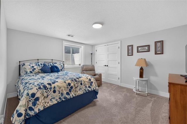 1169 SW Whitby Drive, Lee's Summit, MO 64082