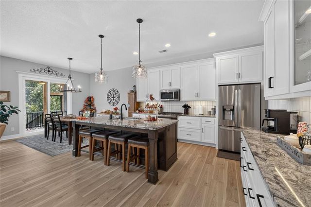 1169 SW Whitby Drive, Lee's Summit, MO 64082