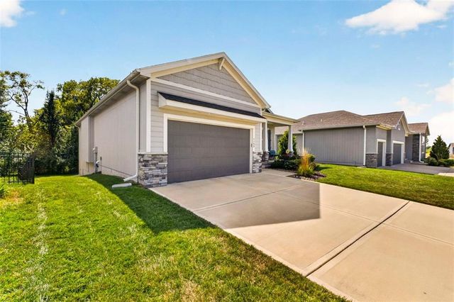 1169 SW Whitby Drive, Lee's Summit, MO 64082
