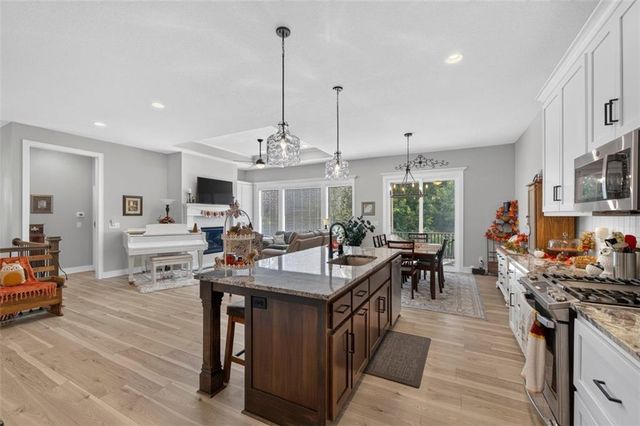 1169 SW Whitby Drive, Lee's Summit, MO 64082