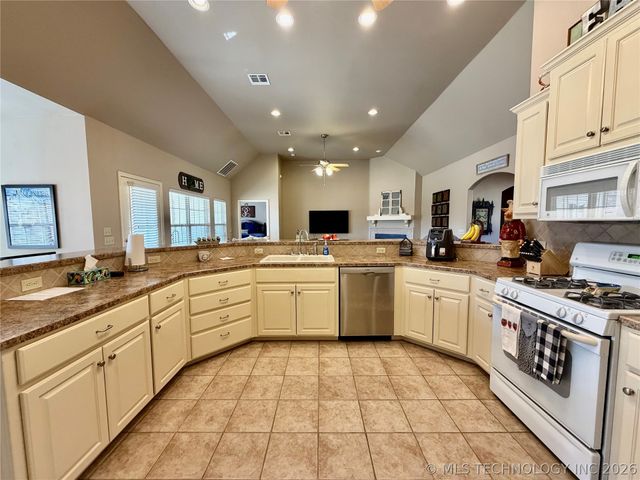 30306 E 59th Street S, Broken Arrow, OK 74014