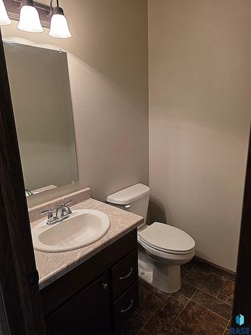 7905 S Merrit Pl Place, Sioux Falls, SD 57108