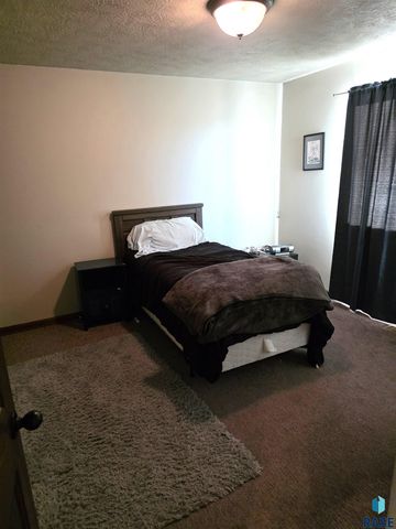 7905 S Merrit Pl Place, Sioux Falls, SD 57108