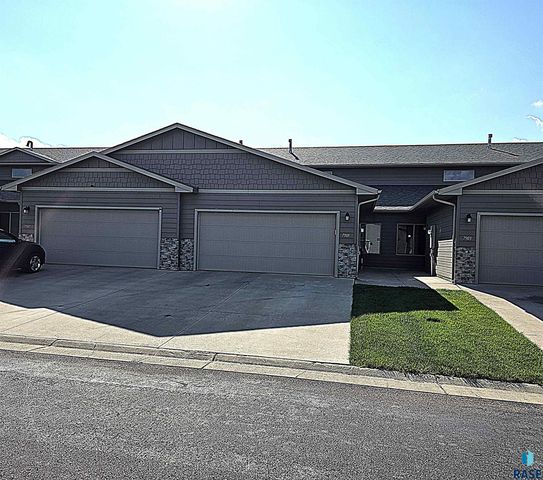 7905 S Merrit Pl Place, Sioux Falls, SD 57108