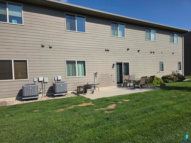 7905 S Merrit Pl Place, Sioux Falls, SD 57108