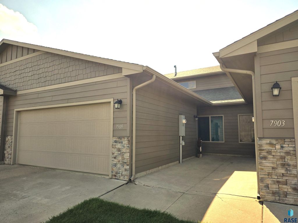7905 S Merrit Pl Place, Sioux Falls, SD 57108