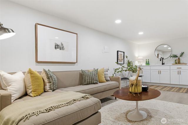 3448 14th Avenue W, Seattle, WA 98119