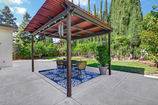 2040 Iberis Ct, Tracy, CA 95376