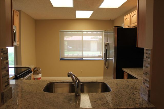 7044 Lantana Ln, Tamarac, FL 33321