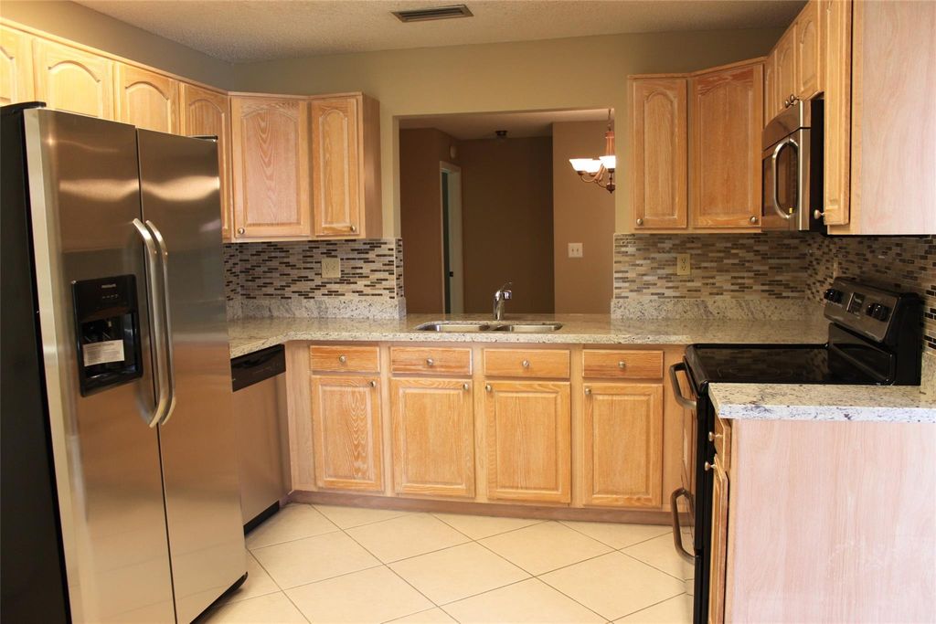 7044 Lantana Ln, Tamarac, FL 33321