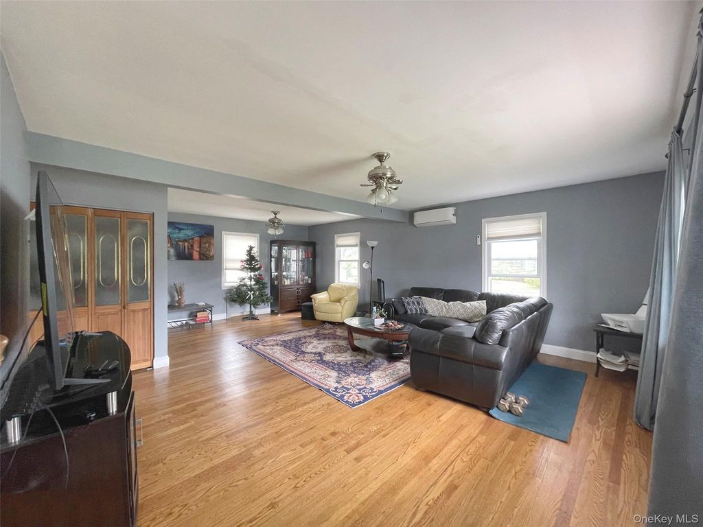 574 Rudwick Place, East Meadow, NY 11554 — photo 4
