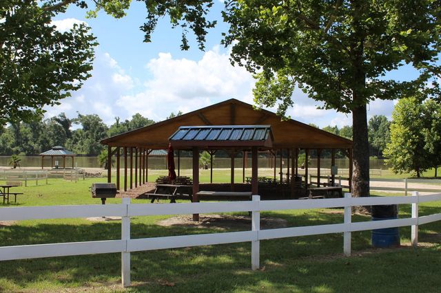 14 Village Mills, Cleveland, TX 77327