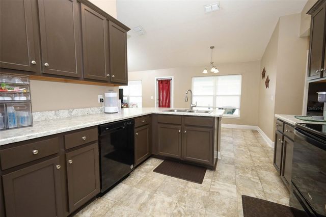 31631 BROADWATER AVENUE, Leesburg, FL 34748