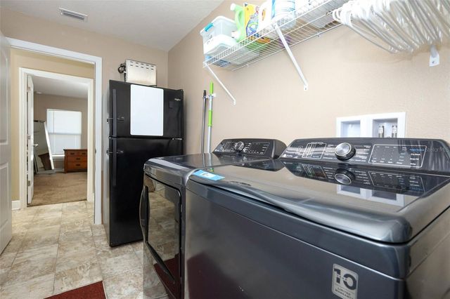 31631 BROADWATER AVENUE, Leesburg, FL 34748