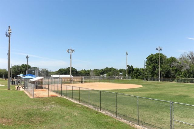 31631 BROADWATER AVENUE, Leesburg, FL 34748