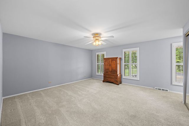 321 Ambleside Drive, Roselle, IL 60172