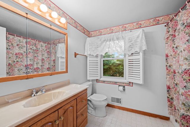 321 Ambleside Drive, Roselle, IL 60172
