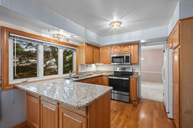 321 Ambleside Drive, Roselle, IL 60172