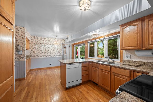 321 Ambleside Drive, Roselle, IL 60172