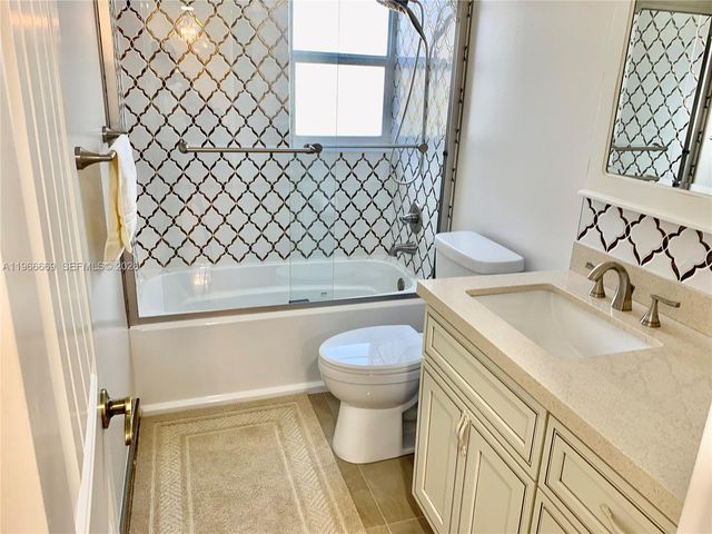 619 NE 14th Ave 301, Hallandale Beach, FL 33009