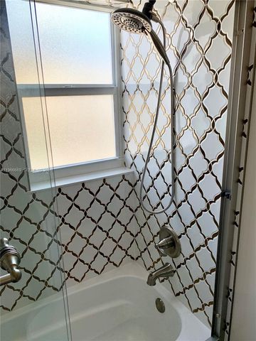 619 NE 14th Ave 301, Hallandale Beach, FL 33009