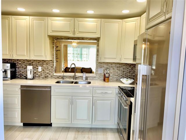 619 NE 14th Ave 301, Hallandale Beach, FL 33009