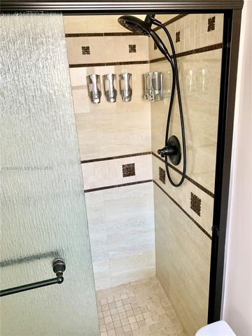 619 NE 14th Ave 301, Hallandale Beach, FL 33009