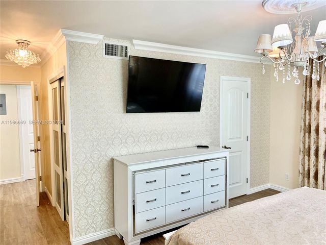 619 NE 14th Ave 301, Hallandale Beach, FL 33009