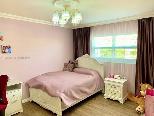 619 NE 14th Ave 301, Hallandale Beach, FL 33009