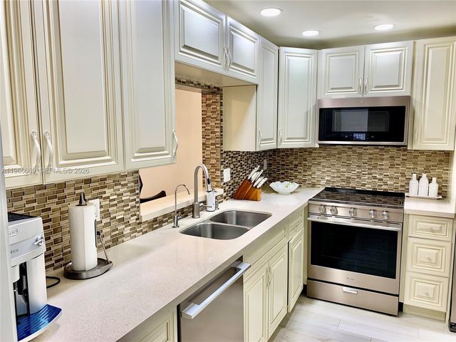 619 NE 14th Ave 301, Hallandale Beach, FL 33009