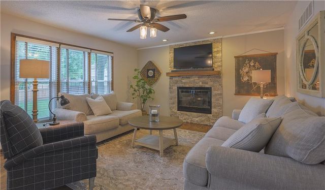 953 Yancey Street, Liberty, MO 64068