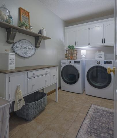 953 Yancey Street, Liberty, MO 64068