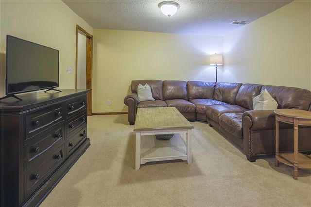 953 Yancey Street, Liberty, MO 64068