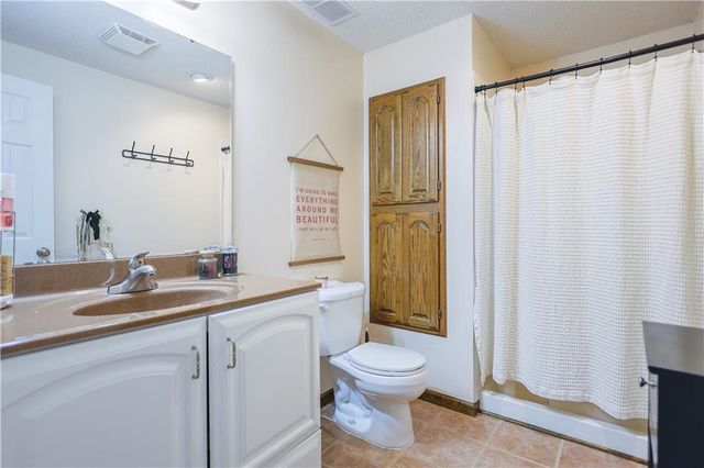 953 Yancey Street, Liberty, MO 64068