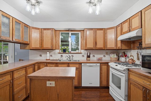 11607 N Cheyenne Rd, Mead, WA 99021