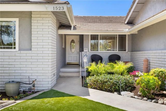 1523 Columbine Way, Upland, CA 91786