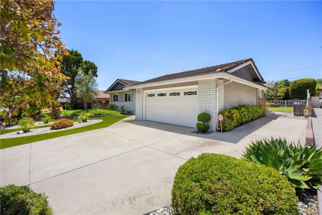 1523 Columbine Way, Upland, CA 91786