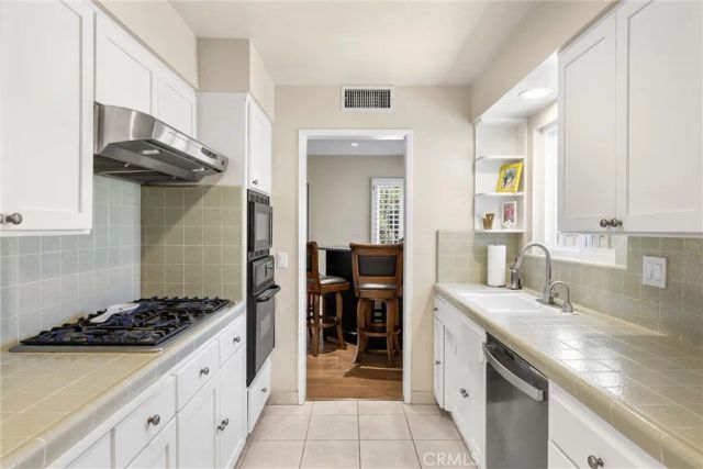 1523 Columbine Way, Upland, CA 91786