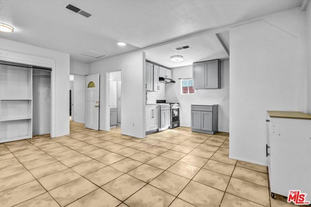 13110 Pinney Street, Pacoima (los Angeles), CA 91331
