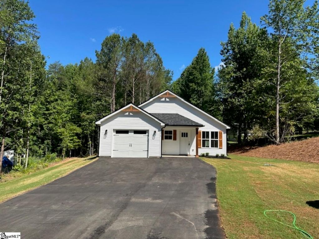 1075 E Prince Road, Landrum, SC 29356