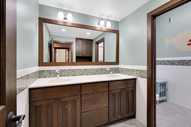 9401 Elm Court, Prior Lake, MN 55372